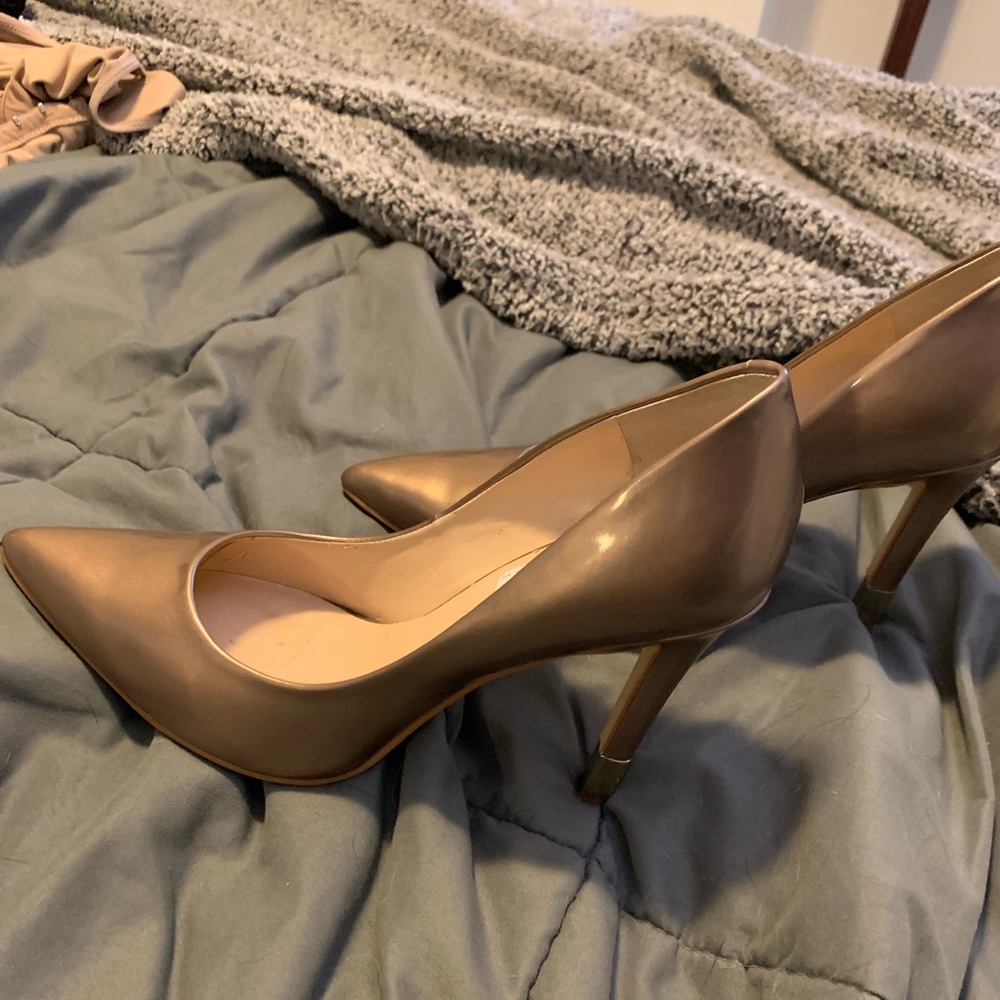 Guess gold pumps, beautiful size 7 1/2 - Picture 3 of 7